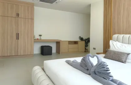 Moderne Doppelhaushälfte mit Pool zur Miete in Thalang