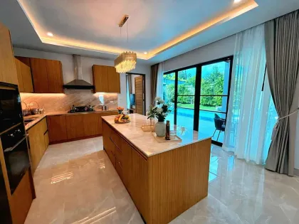 Luxus-Villa mit 5 Schlafzimmern und privatem Pool in Cherng Talay zu vermieten