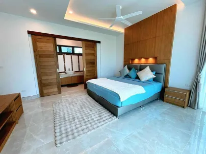 Luxus-Villa mit 5 Schlafzimmern und privatem Pool in Cherng Talay zu vermieten