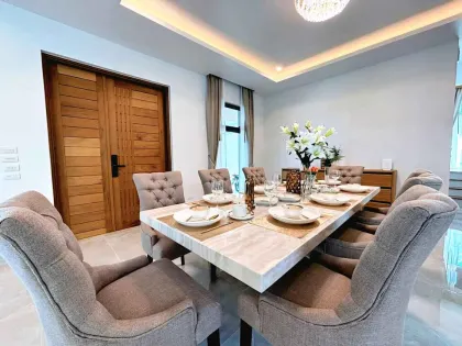Luxus-Villa mit 5 Schlafzimmern und privatem Pool in Cherng Talay zu vermieten