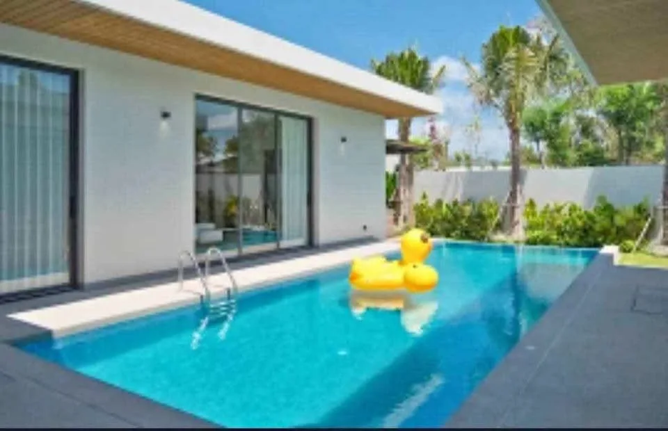 Villa privée avec piscine, 3 chambres et 4 salles de bain à Chalong