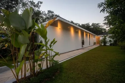 Villa con piscina de 2 dormitorios en alquiler en Thep Krasattri, Bang Tao
