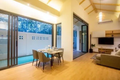 Villa con piscina de 2 dormitorios en alquiler en Thep Krasattri, Bang Tao