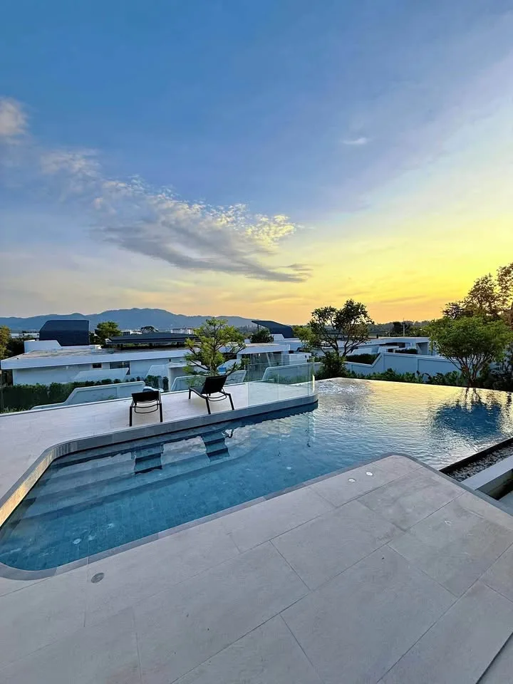 วิลล่าหรู 4 ห้องนอน พร้อมสระว่ายน้ำ ให้เช่า ที่ Botanica The Valley ลานัน ภูเก็ต