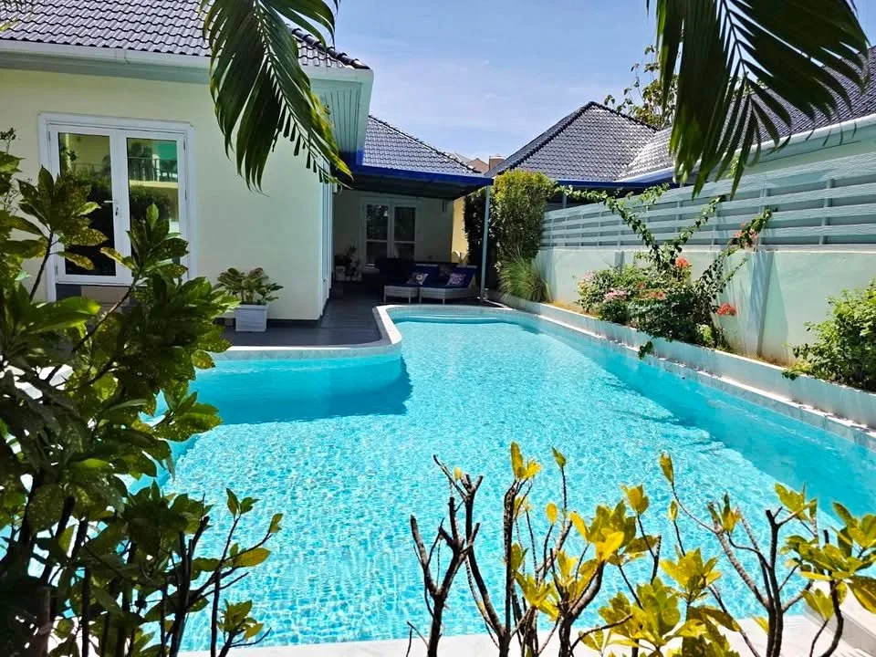 Villa con piscina renovada de 3 habitaciones con vista a la montaña en Rawai