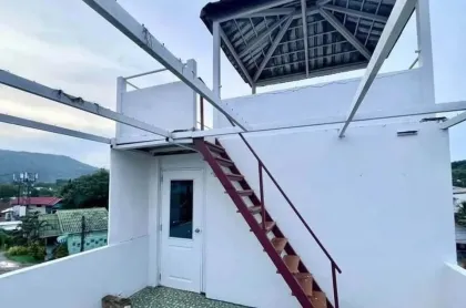 查龙区翻新联排别墅，带屋顶景观