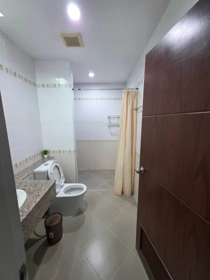 Квартира с 1 спальней и 1 ванной в The Green Place Condominium возле Central Phuket