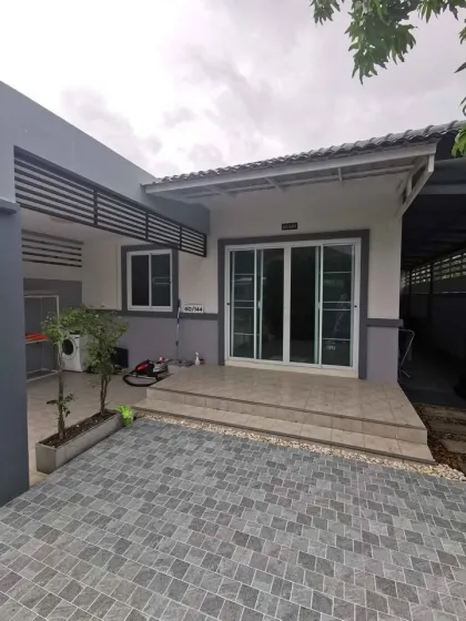 Neu renoviertes 3-Zi., 2-Bad Eck-Reihenhaus in Chalong