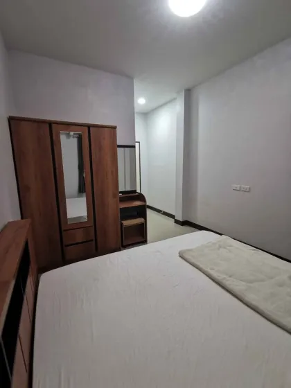 Neu renoviertes 3-Zi., 2-Bad Eck-Reihenhaus in Chalong
