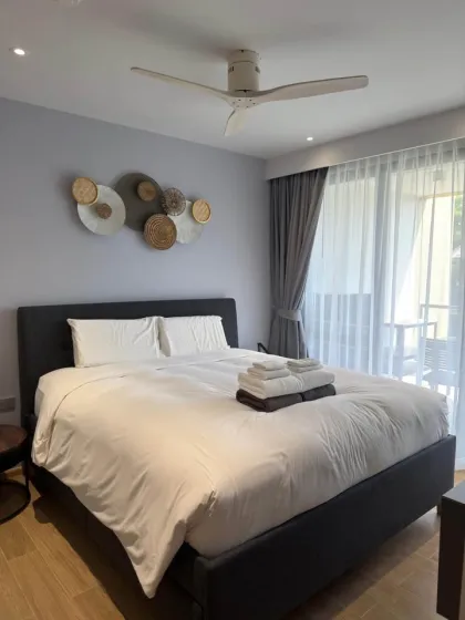 Угловая 2-комнатная квартира в аренду в Laguna Beachside Condo