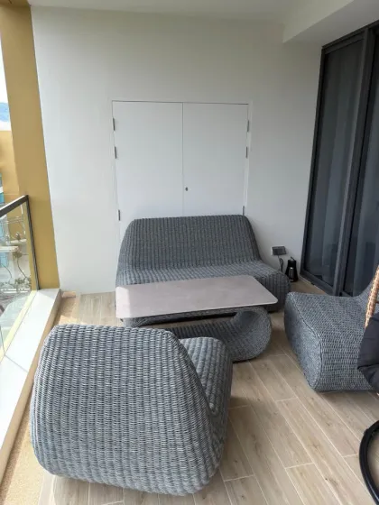 Угловая 2-комнатная квартира в аренду в Laguna Beachside Condo