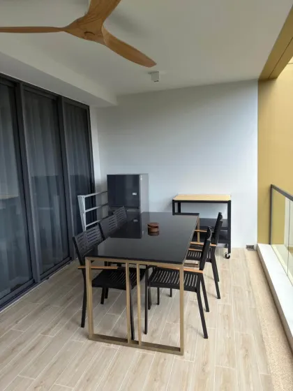 Угловая 2-комнатная квартира в аренду в Laguna Beachside Condo