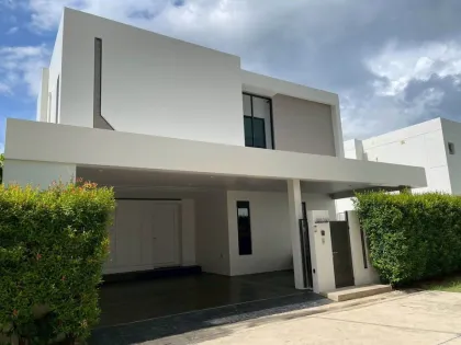 Villa moderna de 4 dormitorios en alquiler cerca de IKEA Bypass - Patong, Phuket