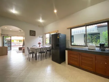 2-Zimmer-Haus mit 2 Bädern zur Miete in Chaofa Thani Village, Chalong