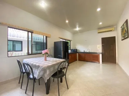 2-Zimmer-Haus mit 2 Bädern zur Miete in Chaofa Thani Village, Chalong