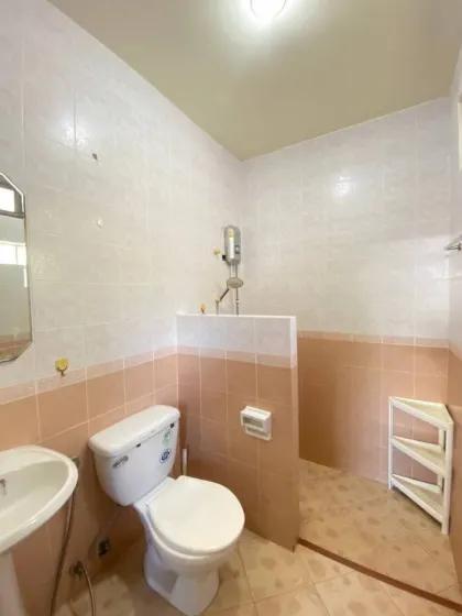 2-Zimmer-Haus mit 2 Bädern zur Miete in Chaofa Thani Village, Chalong