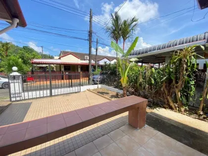 2-Zimmer-Haus mit 2 Bädern zur Miete in Chaofa Thani Village, Chalong