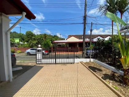 2-Zimmer-Haus mit 2 Bädern zur Miete in Chaofa Thani Village, Chalong