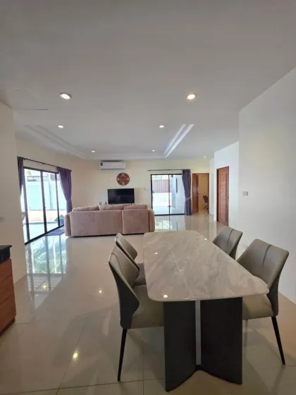 Villa avec piscine privée 2 chambres à louer à Thalang