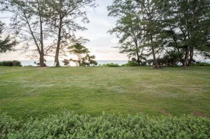 Condominio de lujo frente al mar de 2 dormitorios en Baan Mai Khao
