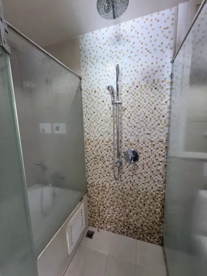 Appartement 1 chambre avec vue montagne en bord de mer à Kalim