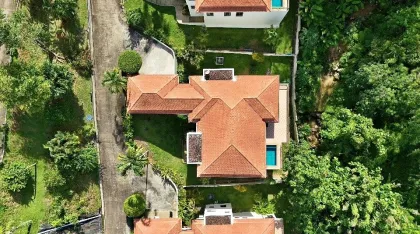 Elegante Villa mit 5 Schlafzimmern und 5,5 Bädern mit Meerblick in Chalong
