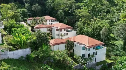 Elegante Villa mit 5 Schlafzimmern und 5,5 Bädern mit Meerblick in Chalong