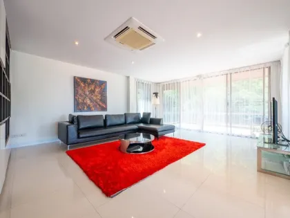 Elegante Villa mit 5 Schlafzimmern und 5,5 Bädern mit Meerblick in Chalong