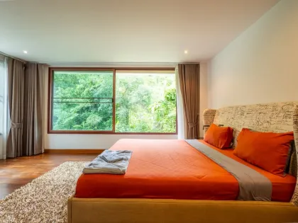 Elegante Villa mit 5 Schlafzimmern und 5,5 Bädern mit Meerblick in Chalong
