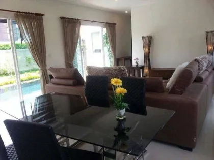 Villa 2 Chambres avec Piscine dans le Quartier Calme de Thalang