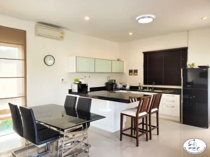 Villa 2 Chambres avec Piscine dans le Quartier Calme de Thalang