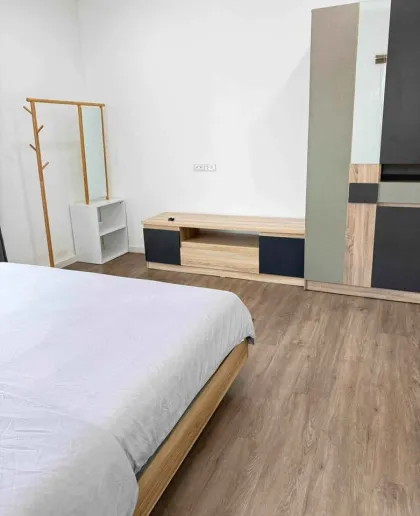 Moderne Eckhaus mit 2 Schlafzimmern und 3 Bädern zur Miete Smile Ville X2