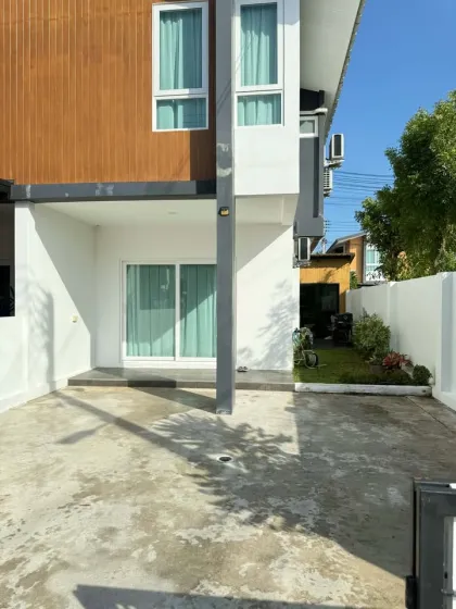 Современный угловой таунхаус 2 спальни 3 ванных у Blue Tree Phuket