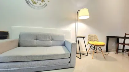 Voll möbliertes 2-Zimmer-Townhome zur Miete in Paklok