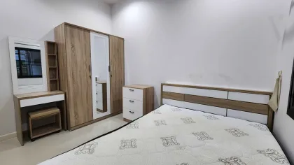 Voll möbliertes 2-Zimmer-Townhome zur Miete in Paklok