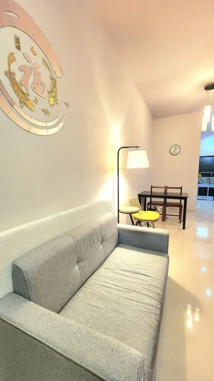 Voll möbliertes 2-Zimmer-Townhome zur Miete in Paklok