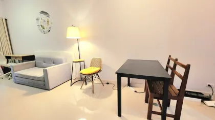 Voll möbliertes 2-Zimmer-Townhome zur Miete in Paklok
