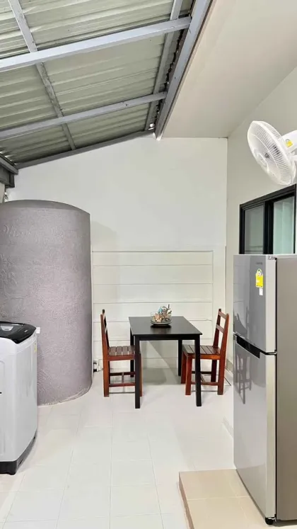 Voll möbliertes 2-Zimmer-Townhome zur Miete in Paklok
