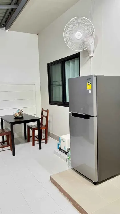 Voll möbliertes 2-Zimmer-Townhome zur Miete in Paklok