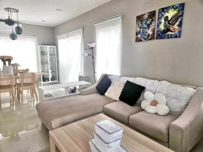 Villa de 3 habitaciones y 2 baños en alquiler en Passorn Village, Koh Kaew