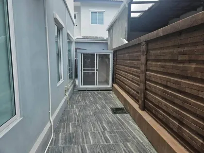 Villa de 3 habitaciones y 2 baños en alquiler en Passorn Village, Koh Kaew