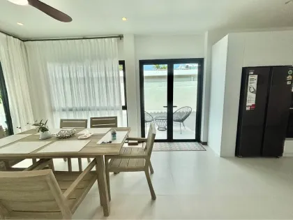 วิลล่าหรูสมัยใหม่ 3 ห้องนอนให้เช่า ที่ Blue Tree Living เชิงทะเล