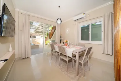 Maison Confortable avec Piscine 3 Chambres et Terrasse sur le Toit à Rawai