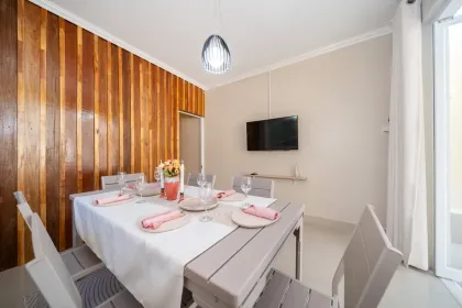 Maison Confortable avec Piscine 3 Chambres et Terrasse sur le Toit à Rawai