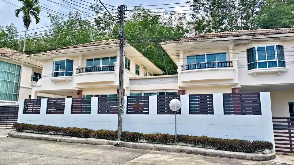 บ้านวิลล่าขนาดใหญ่ 6 ห้องนอนให้เช่า ใกล้โรบินสัน ไลฟ์สไตล์ ถลาง