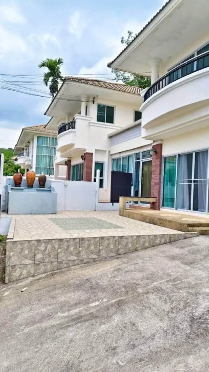 บ้านวิลล่าขนาดใหญ่ 6 ห้องนอนให้เช่า ใกล้โรบินสัน ไลฟ์สไตล์ ถลาง