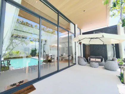 Rara villa de lujo con 4 dormitorios y piscina en alquiler en Ko Kaeo, Phuket
