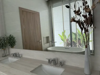 Rara villa de lujo con 4 dormitorios y piscina en alquiler en Ko Kaeo, Phuket