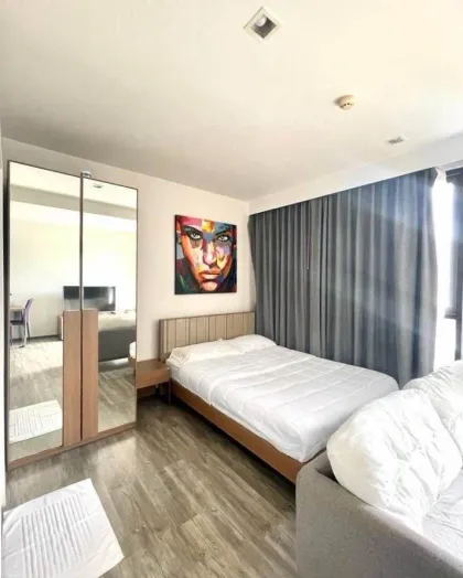 Studio moderne à louer au The Deck Condo, Patong