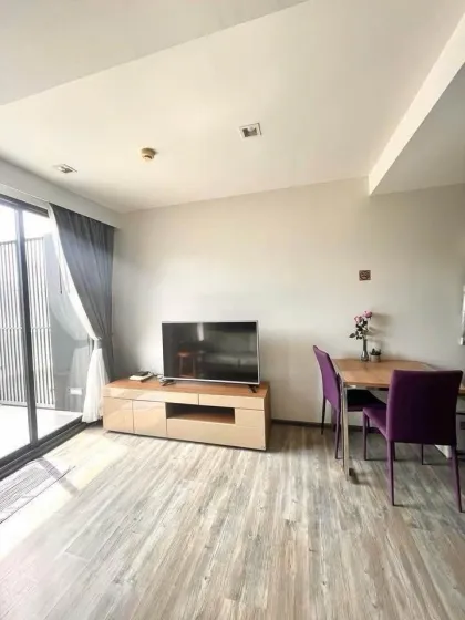 Studio moderne à louer au The Deck Condo, Patong
